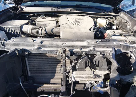 2019 Toyota Tacoma Trd Off Road from USA, damaged, VIN 3TMCZ5AN7KM268098